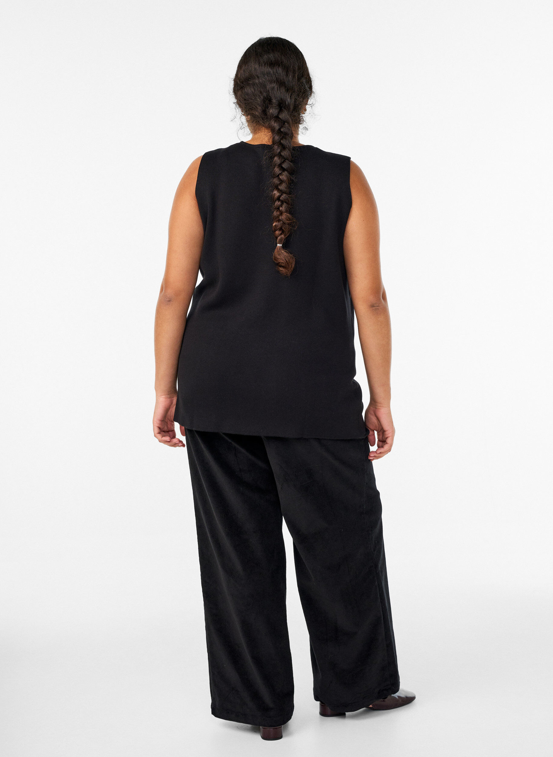 Zizzi Cordfl&oslash;yelsbukser med h&oslash;y midje og vide ben, Svart, Model image number 1