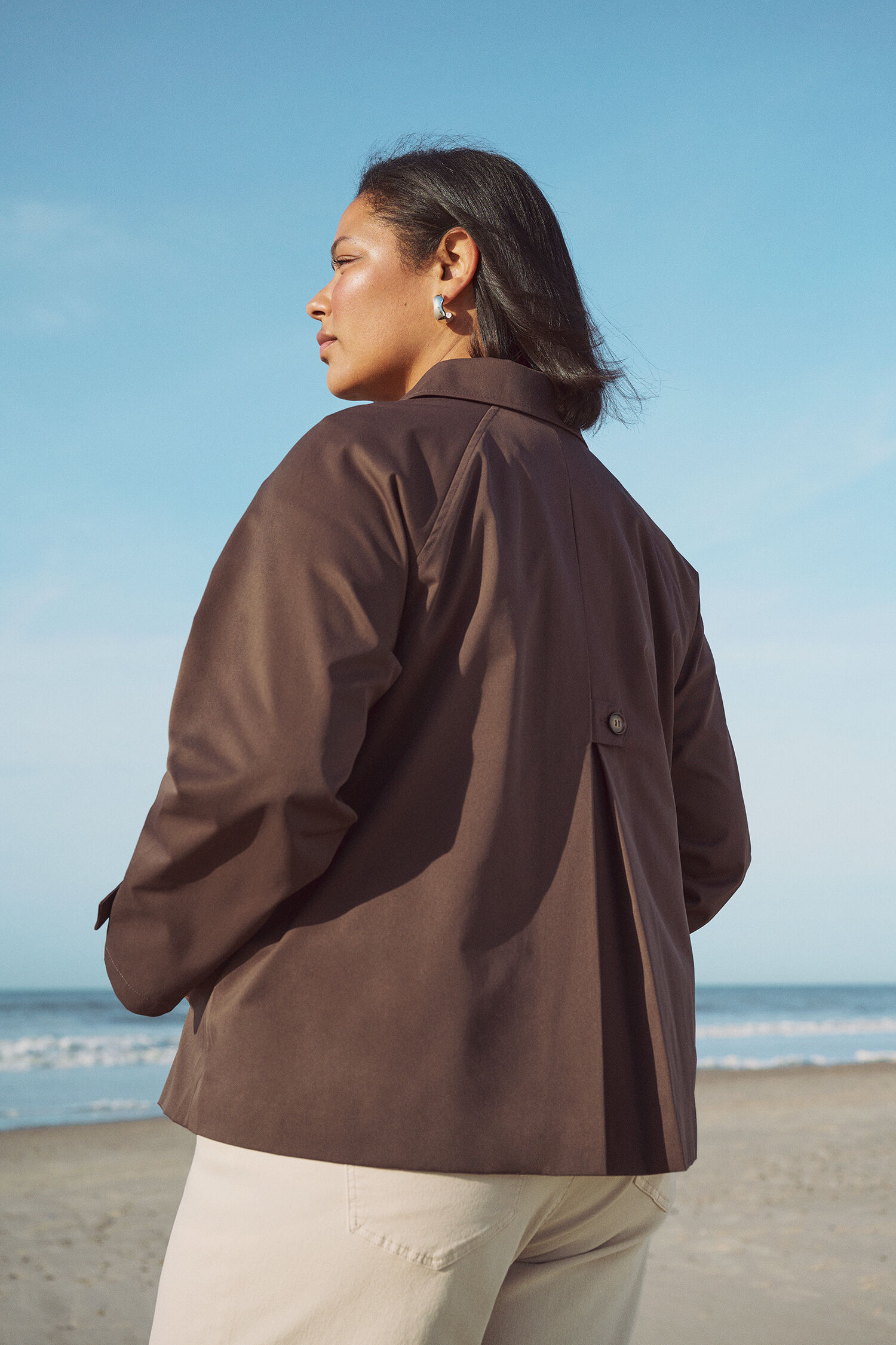 Brun kort trenchcoat, , Model