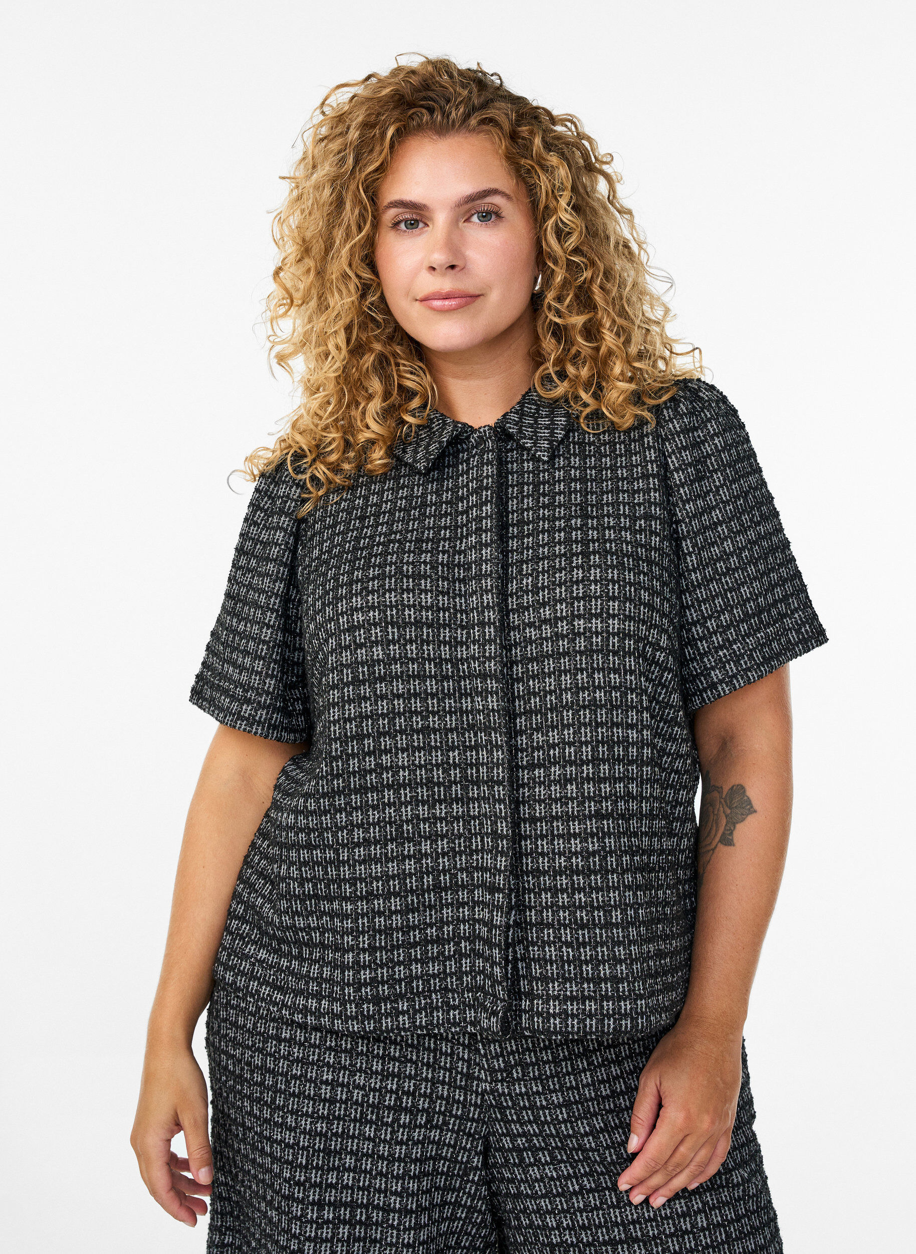 Boucl&eacute; skjorte bluse med korte ermer, Svart, Model