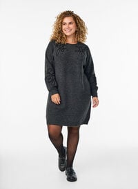 Kort strikkekjole med påsydde snordetaljer, Grå Kort strikkekjole med påsydde snordetaljer, Grå, Model