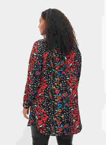 Lang skjorte i viskose med blomstermønster, Black Flower, Model image number 1