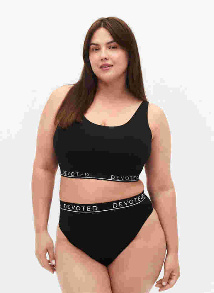 Sømløs g-streng med normal høyde på livet, Black, Model