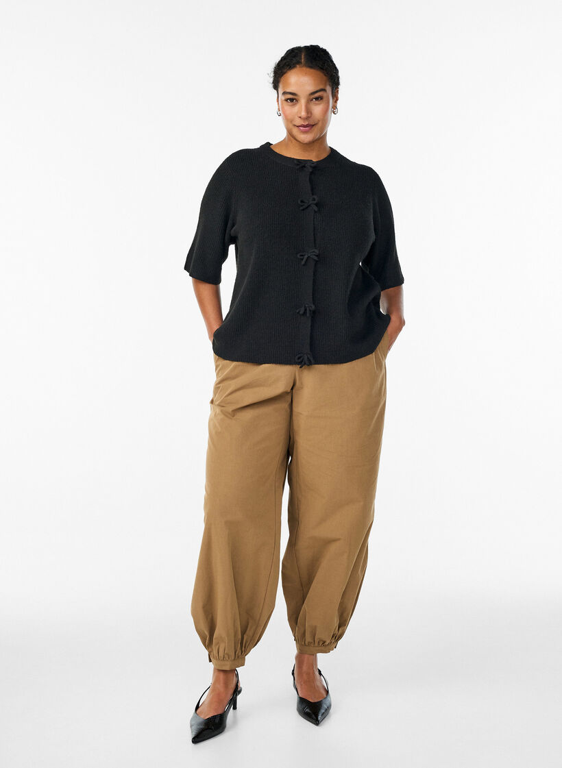 Kortermet strikke kardigan med sl&oslash;yfer, Svart, Model image number 1