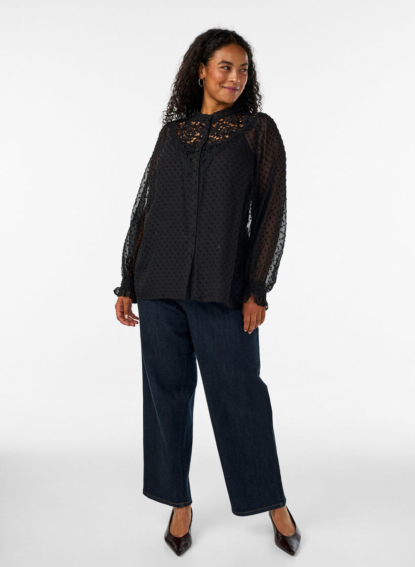 Skjortebluse med blondeinnlegg og prikkem&oslash;nster, Svart, Model image number 1