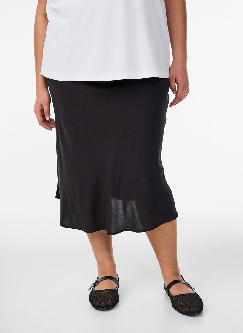 Viskoseskj&oslash;rt med elastisk midje, Svart, Model image number 2