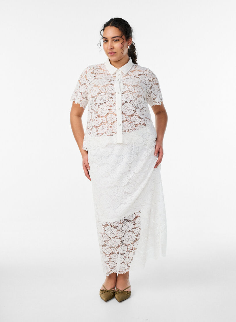 Skjortebluse i blonde med perleknapper, Hvit, Model image number 1