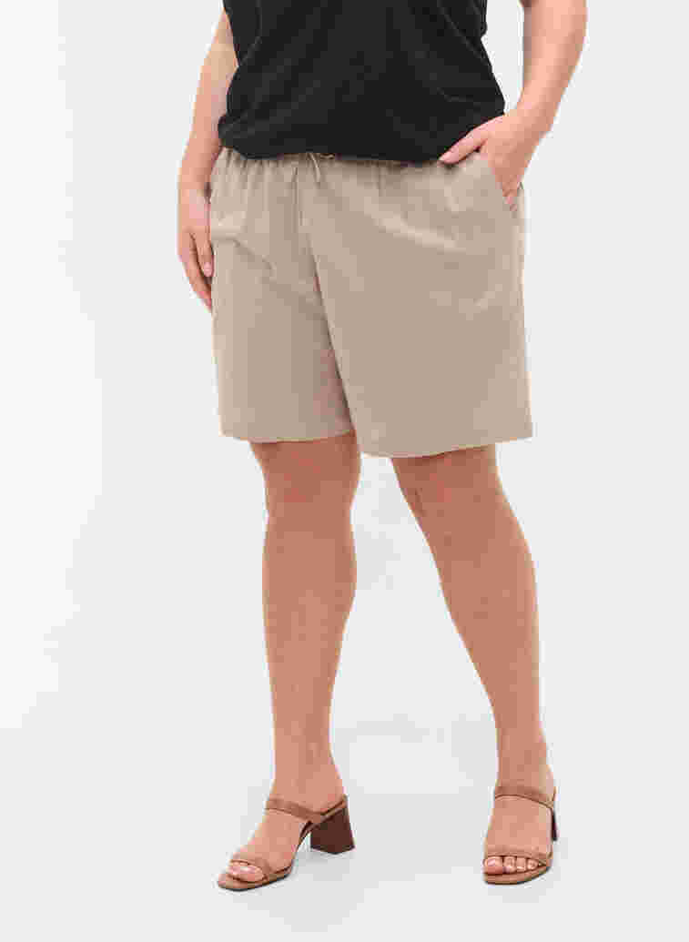 Løse shorts i bomullsmiks med lin, Simply Taupe, Model image number 2