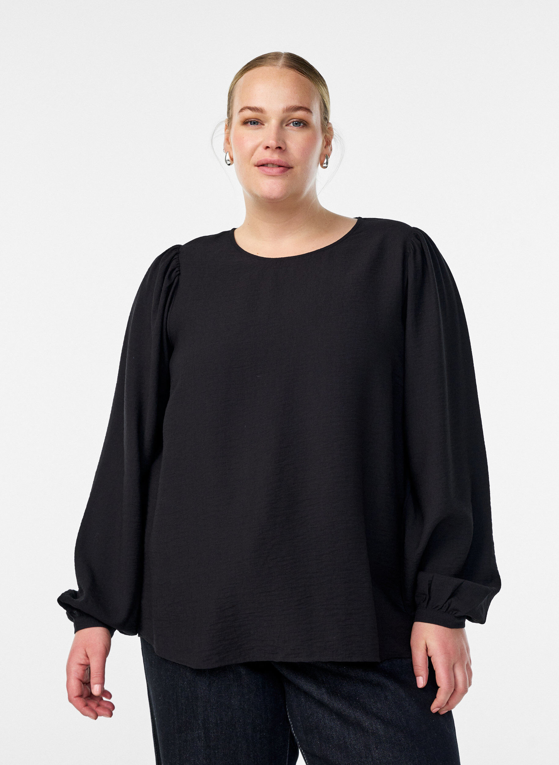 Langermet bluse i viskose, Svart, Model