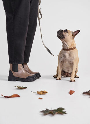 Zizzi Wide fit - Croco Chelsea-støvel i skinn, Pine Bark, Image image number 0