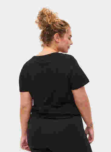 T-skjorte til trening med trykk, Black w. stripe run, Model image number 1