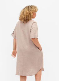 Kortærmet kjole i 100% lin, Sand, Model