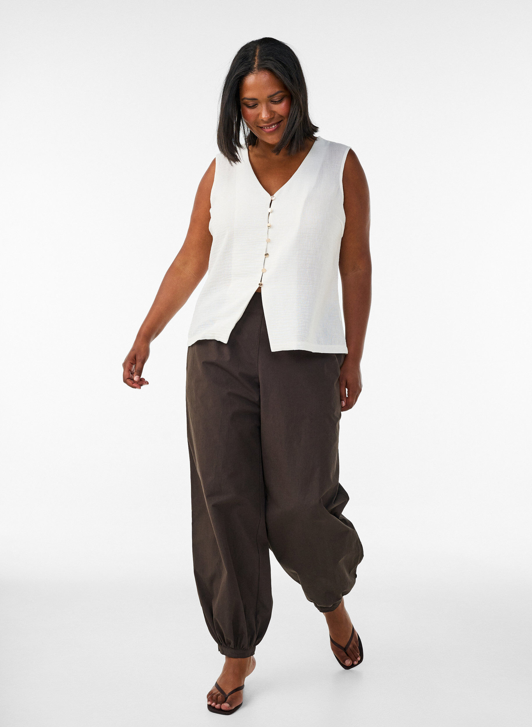 ZizziErmel&oslash;s vest med V-hals og knapper, Vanilje, Model image number 1