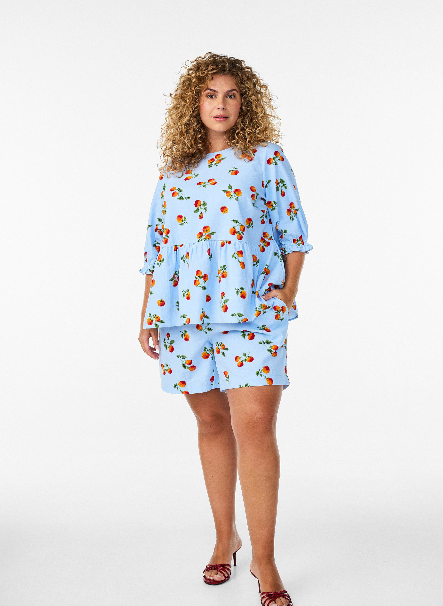 ZizziBomullsshorts med tomattrykk og h&oslash;y midje, Bl&aring;, Model image number 1