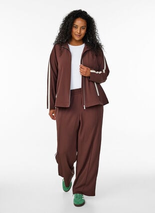 Zizzi Sporty jakke med glidelås og kule detaljer, Deep Mahogany, Model image number 2