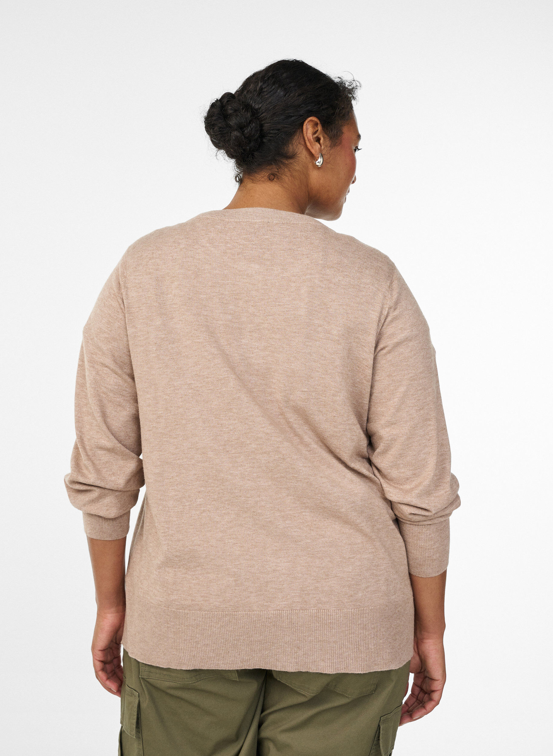 Zizzi Cardigan med rund hals og stofftrukne knapper, Beige, Model image number 2