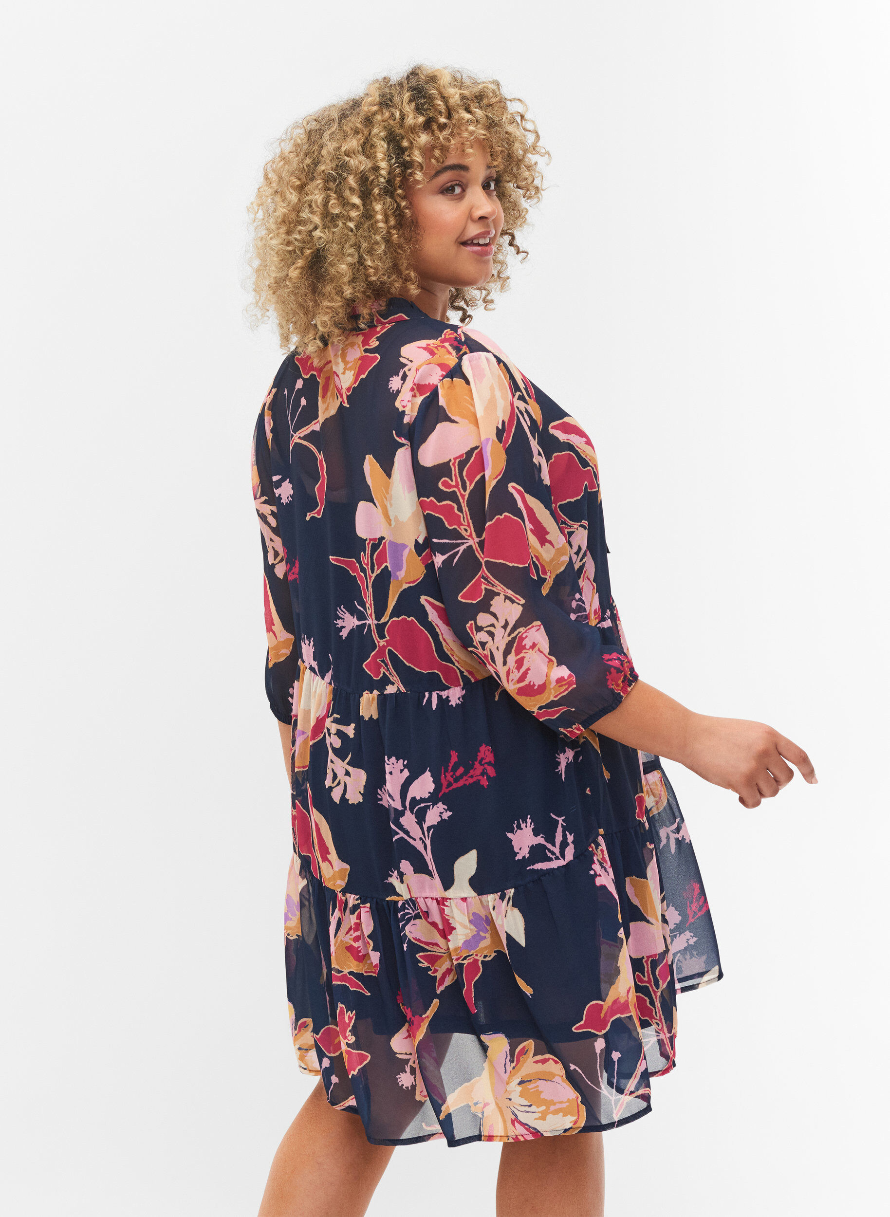 Zizzi Tunika med blomsterm&oslash;nster og lurex, Big Flower AOP, Model image number 1