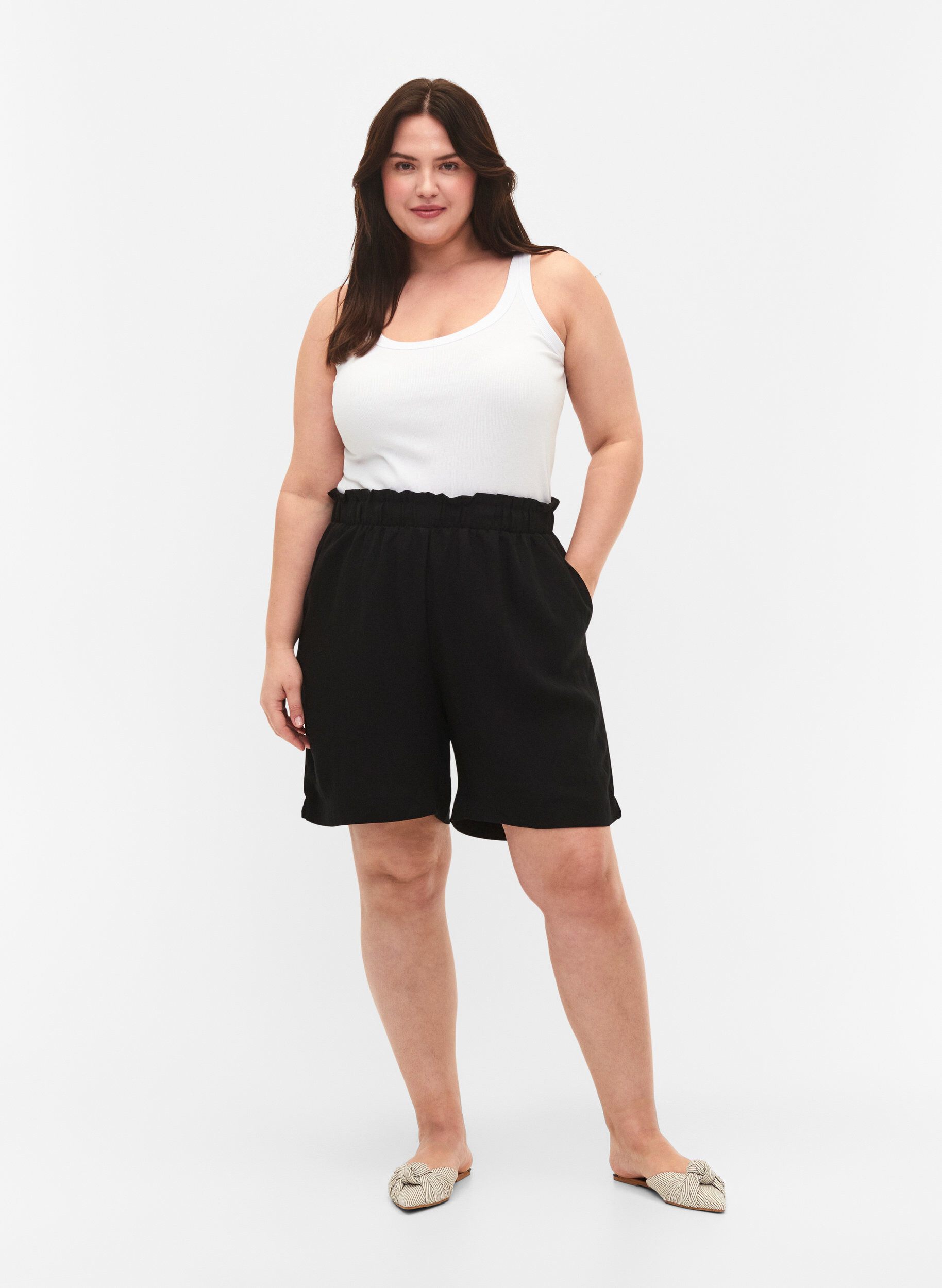 Zizzi L&oslash;se shorts i viskose, Black, Model image number 3