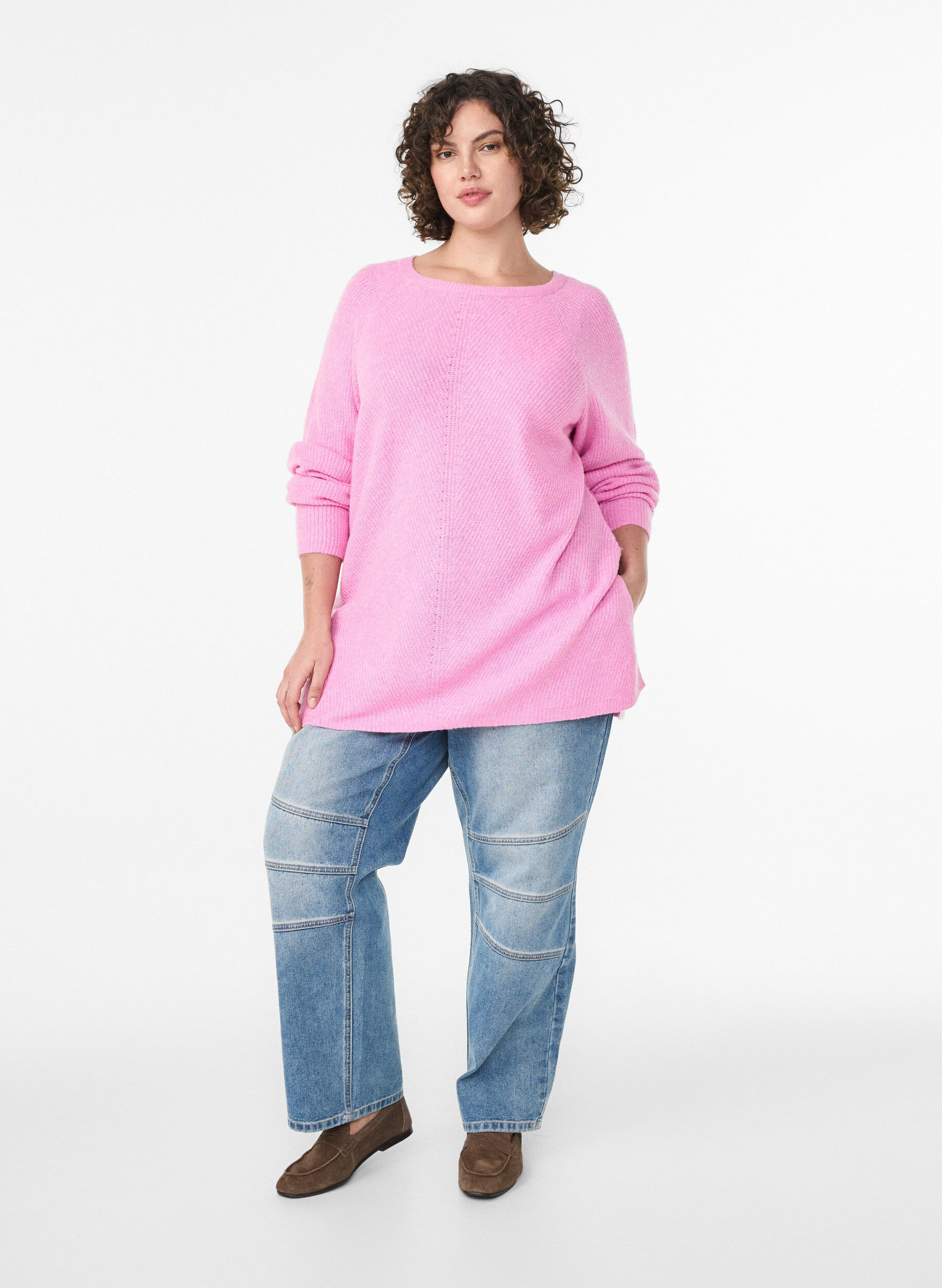ZizziStrikkegenser med diagonalt m&oslash;nster og raglanermer, Rosa, Model image number 1