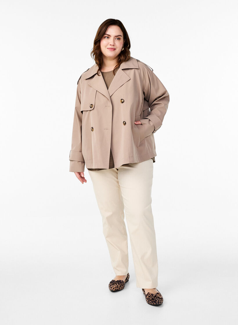 Kort trenchcoat med klassiske detaljer, Desert Taupe, Model