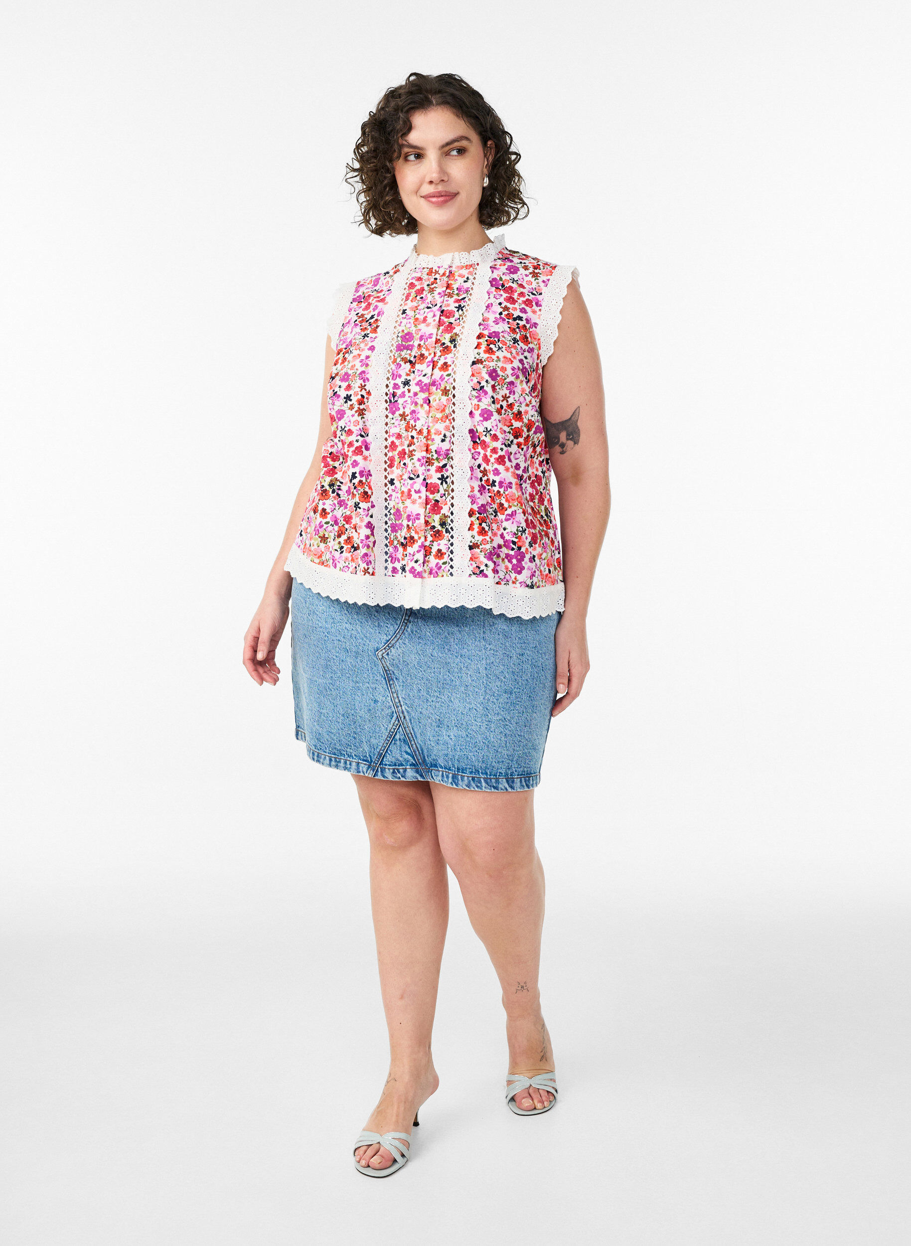 Zizzi Ermel&oslash;s bomullsbluse med blomstertrykk og broderie anglaise, Rosa, Model image number 1