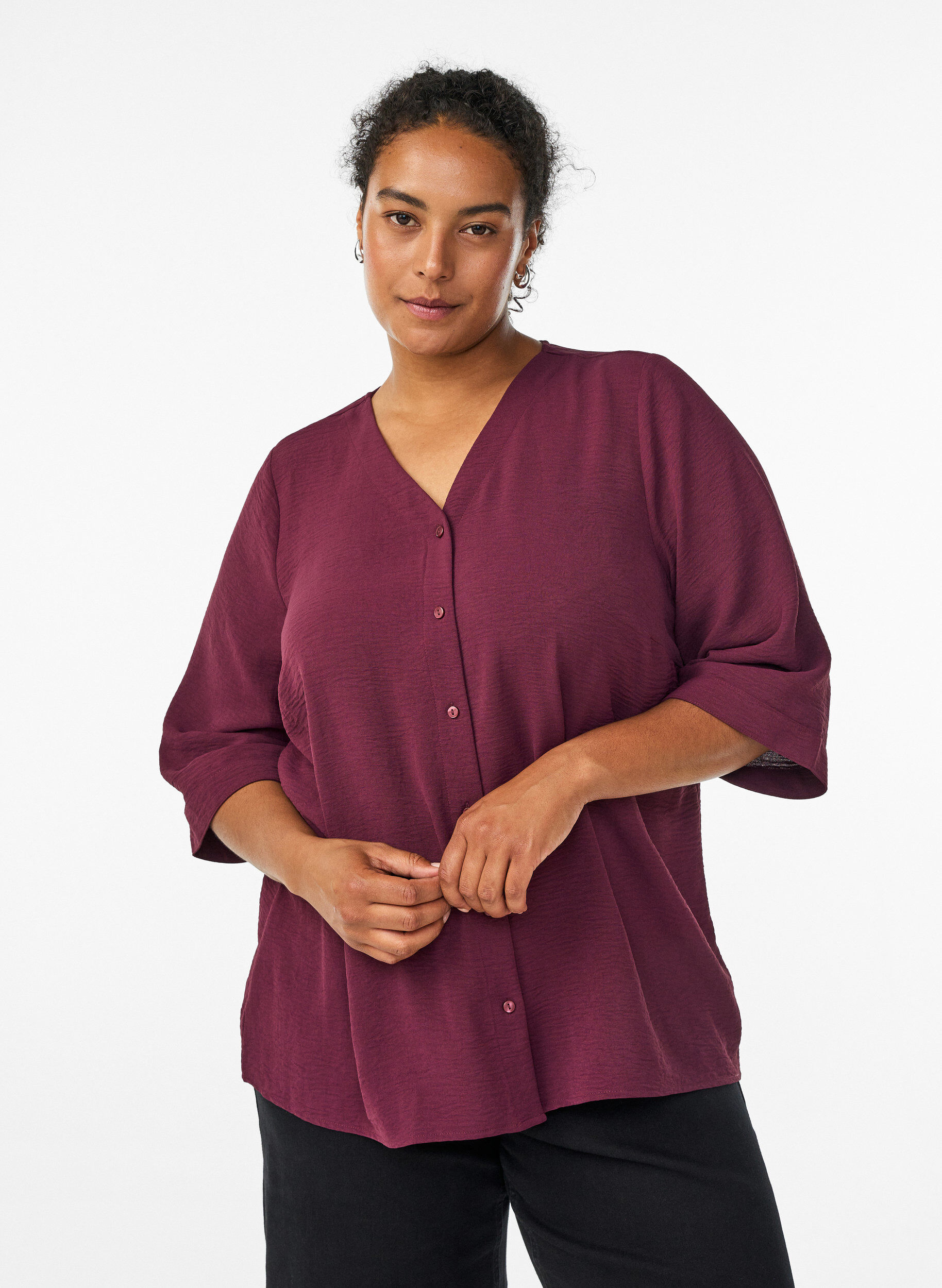 Skjortebluse med v-hals og 3/4 ermer, M&oslash;rk Bordeaux, Model