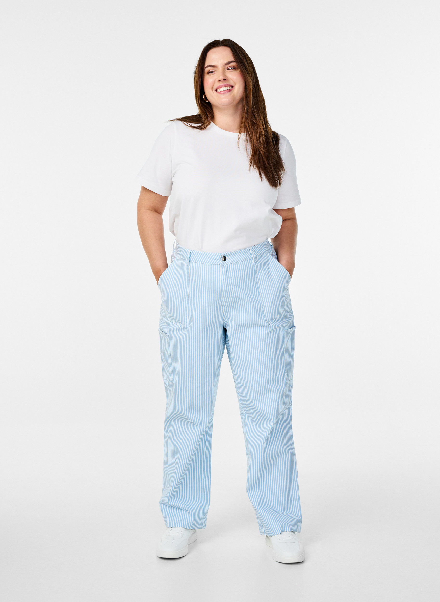 Zizzi T-skjorte i &oslash;kologisk bomull med rund hals, Bright White, Model image number 2