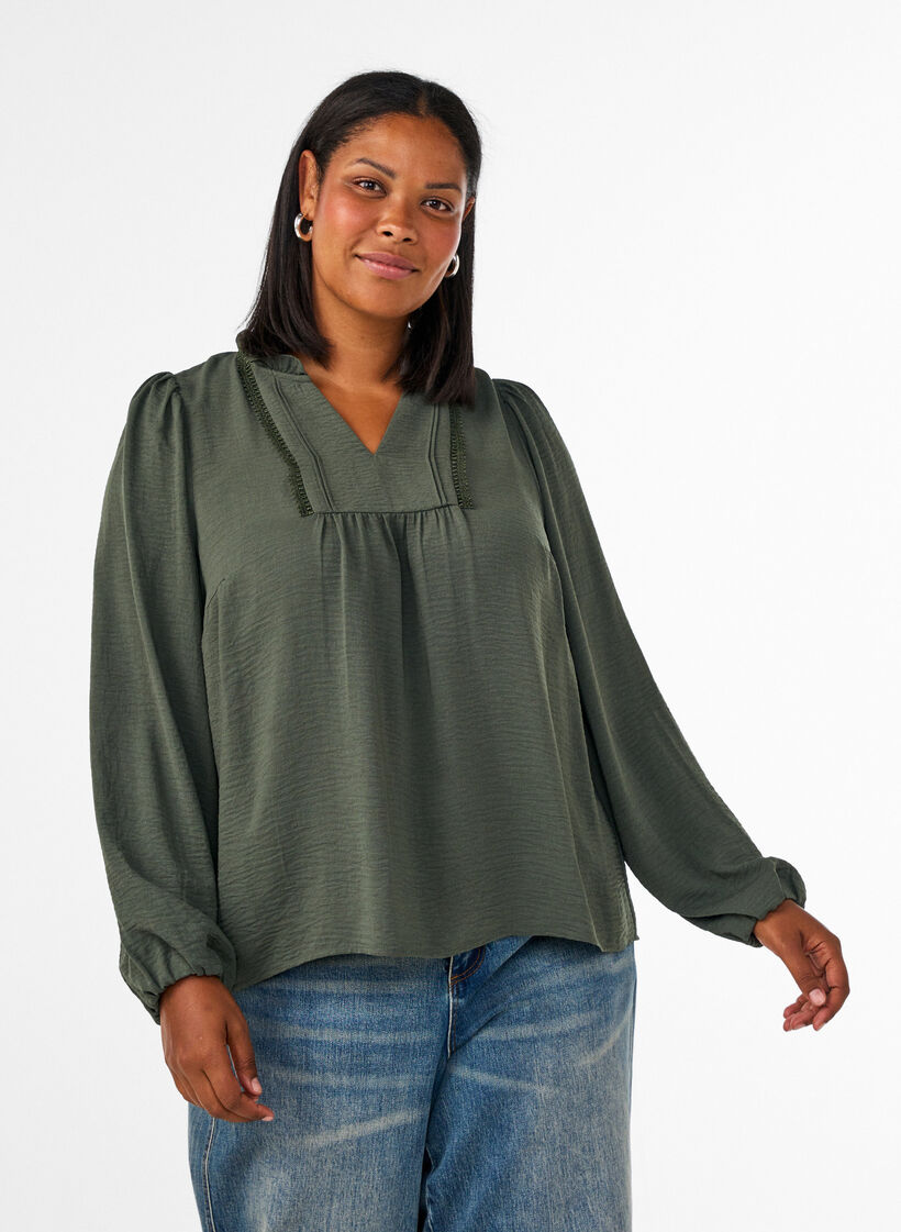 Bluse med V-hals og heklet b&aring;nd, Gr&oslash;nn, Model image number 0