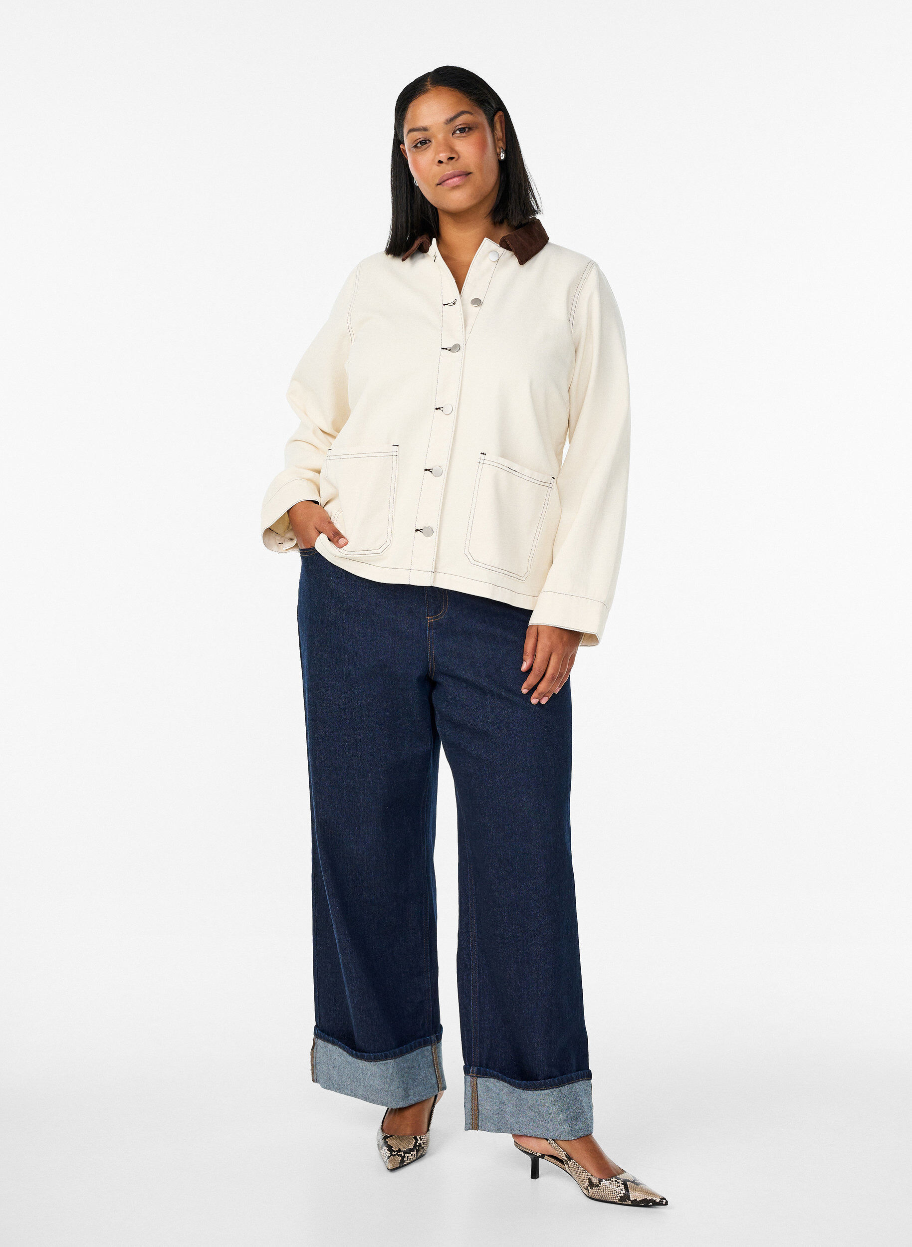 Zizzi Farget denimjakke med kontrastkrage, Vanilje, Model image number 1