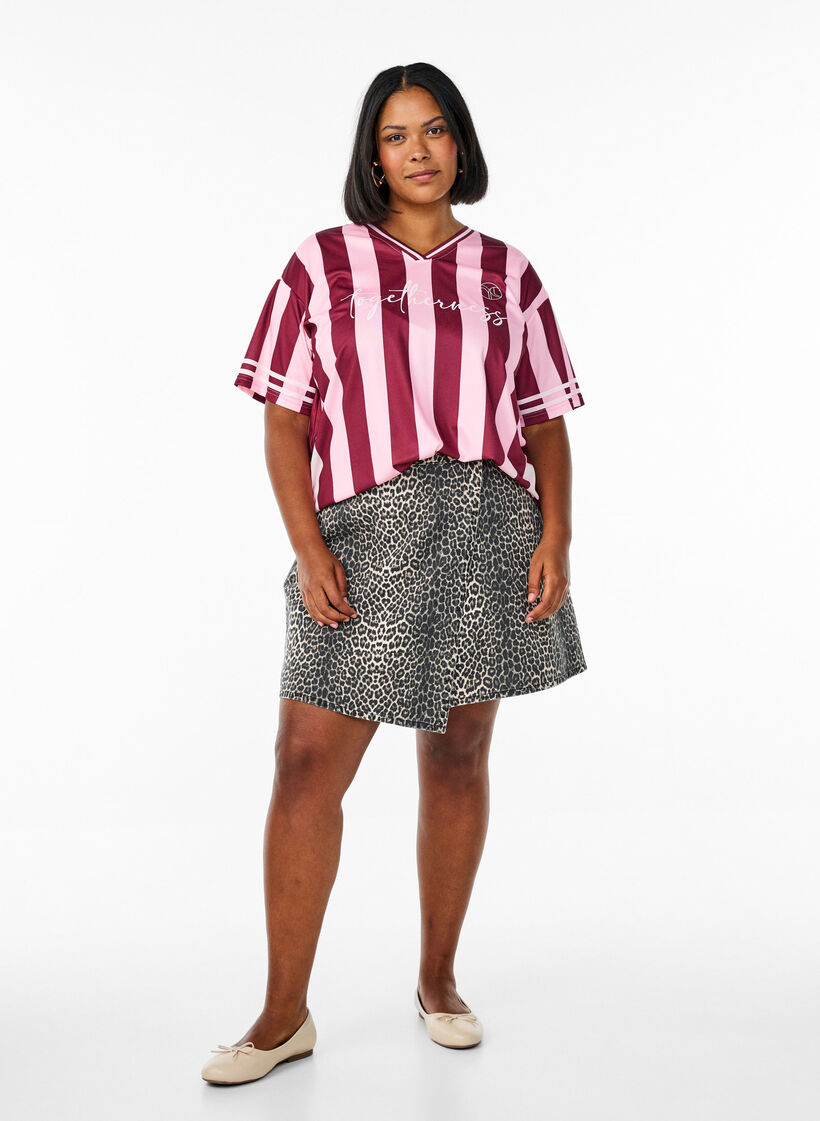 Kort denimskj&oslash;rt med dyretrykk og en A-line fasong, Brun, Model image number 1