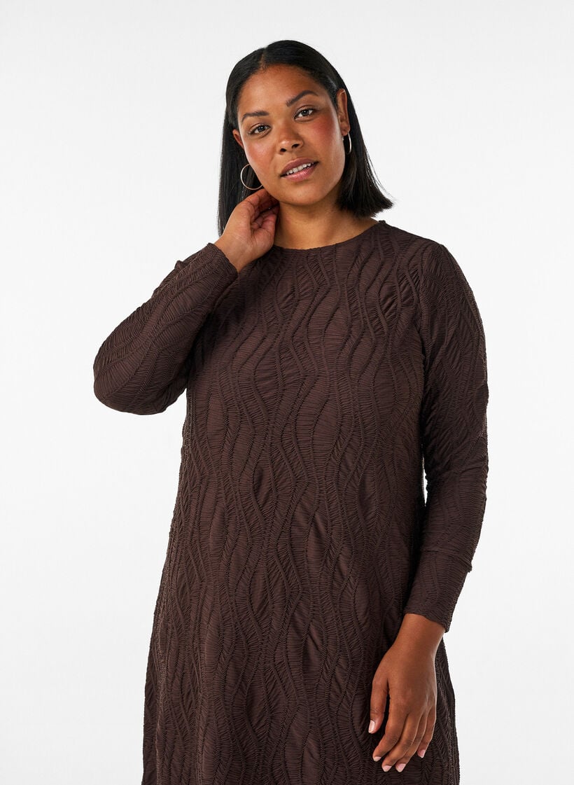 Midikjole med b&oslash;lget tekstur og lange ermer, Brun, Model image number 2