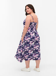 Blomstrete kjole med stropper i viskose med smock, Blue Flower, Model