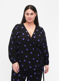 Prikkete omslagsbluse i viskose, Black w. Purple Dot, Model