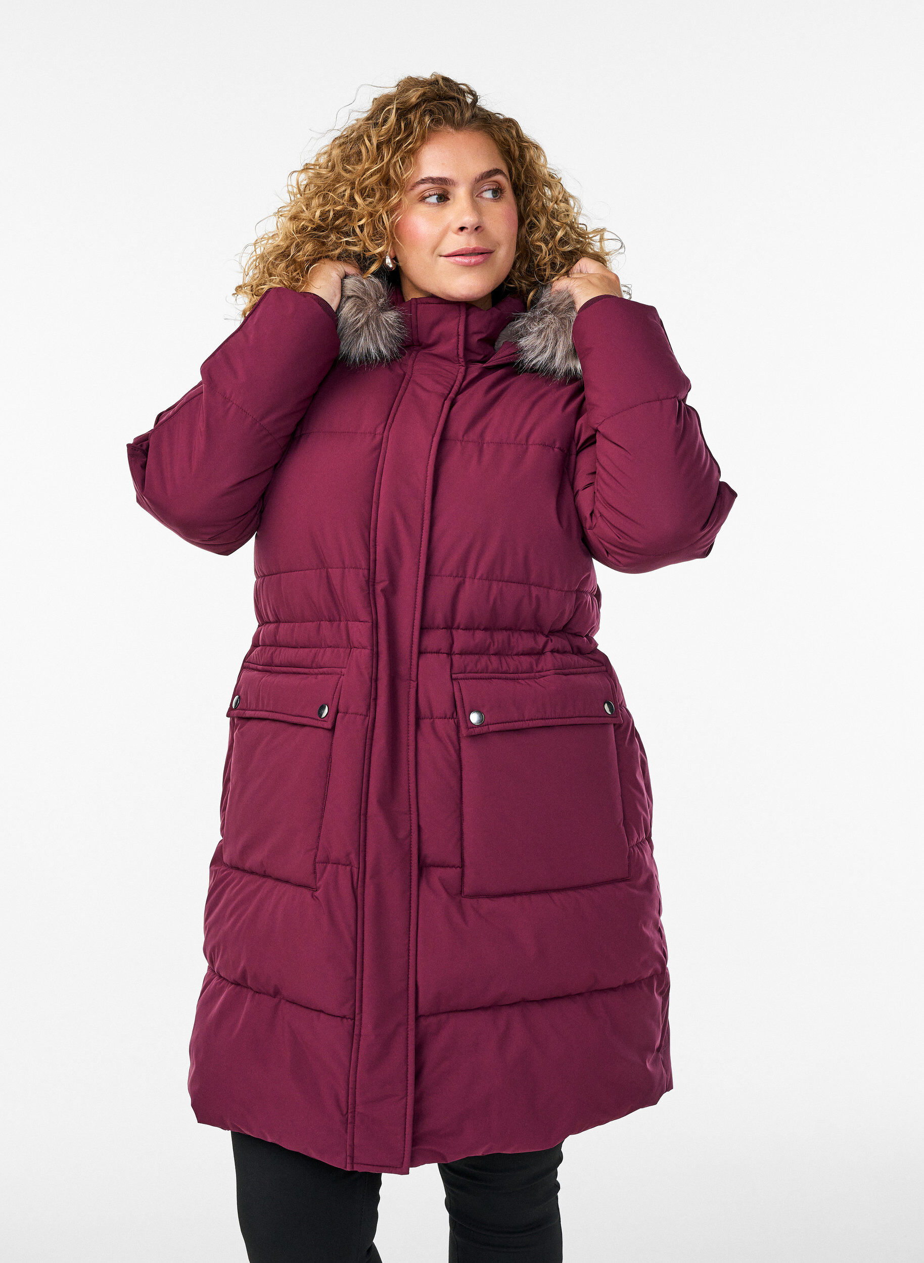 Vannavst&oslash;tende parkas med imitert pelskrage, M&oslash;rk Bordeaux, Model