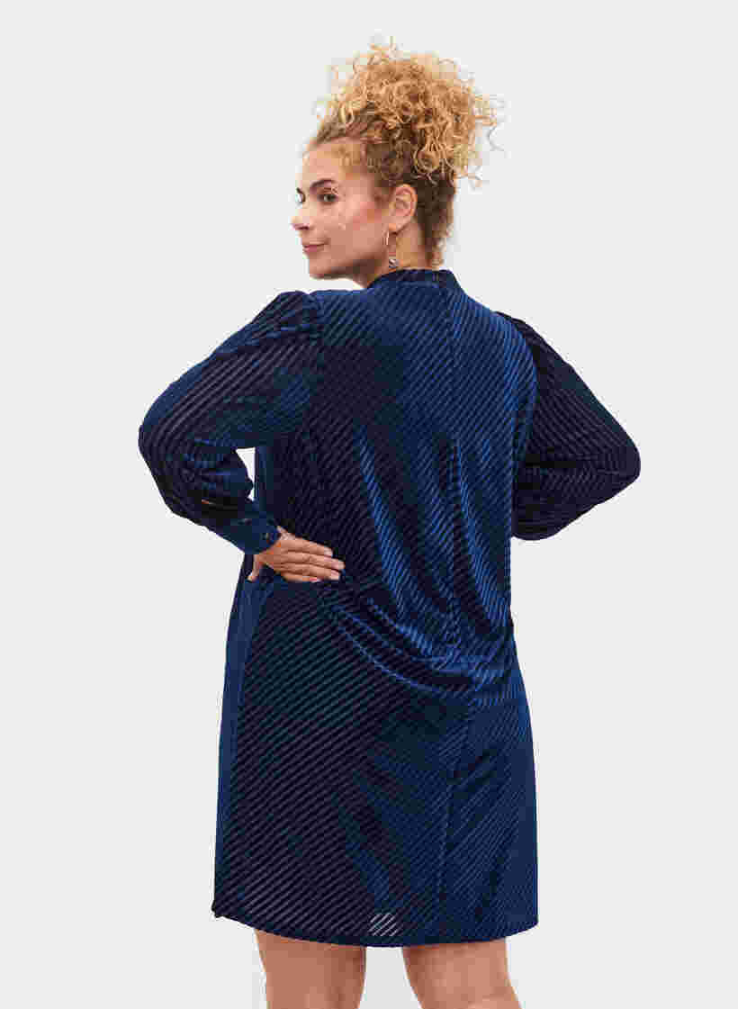 Strukturmønstret kjole i velur, Evening Blue, Model image number 1