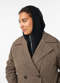 Ribbestrikket finlandshette med glidelås, Svart Ribbestrikket finlandshette med glidelås, Svart, Model
