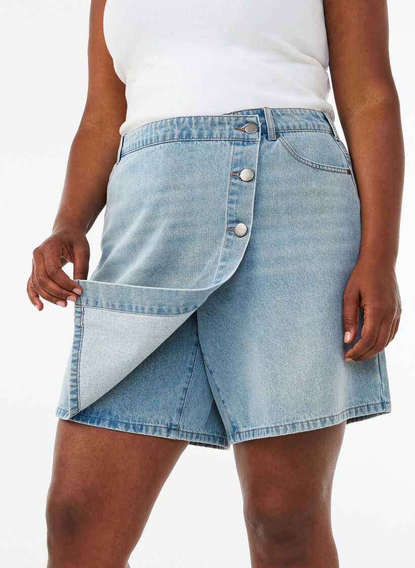 Denimskorts med omslagseffekt og h&oslash;y midje, Bl&aring;, Model image number 3
