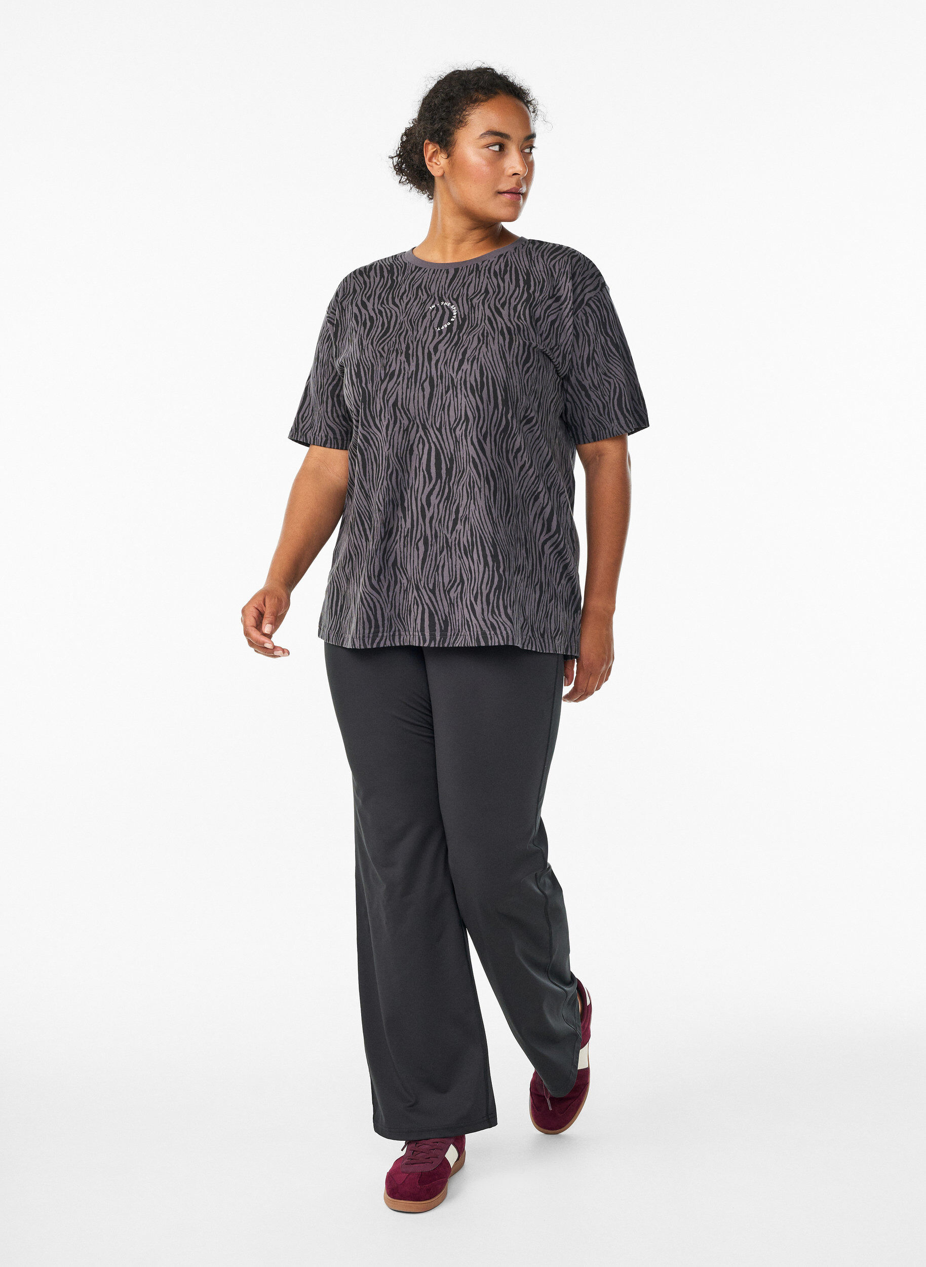 Zizzi Zebradyretrykk sports-t-skjorte i &oslash;kologisk bomull, Gr&aring;, Model image number 1