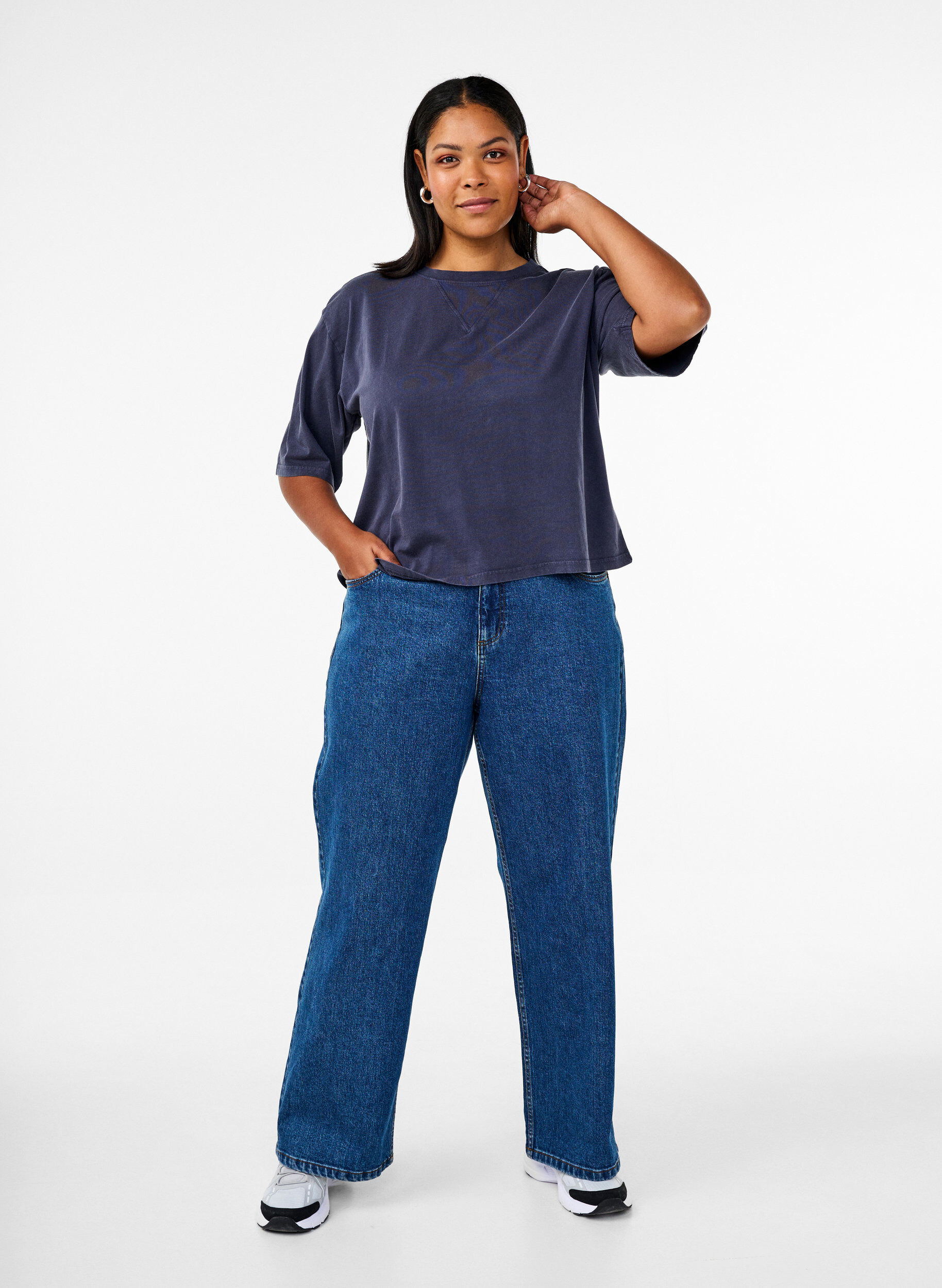 Zizzi Boxy t-skjorte i &oslash;kologisk bomull, Bl&aring;, Model image number 1