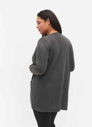 Zizzi Lang, strikket cardigan i en viskoseblanding, Grå, Model image number 2