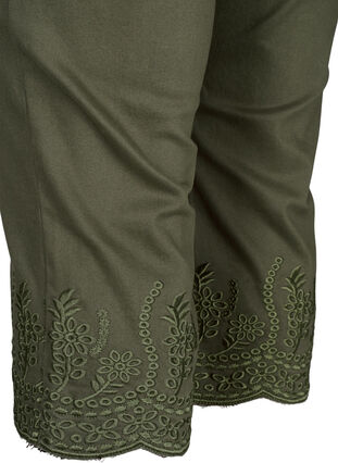 Zizzi Knebukser med høy midje og engelsk broderi, Dusty Olive, Packshot image number 4