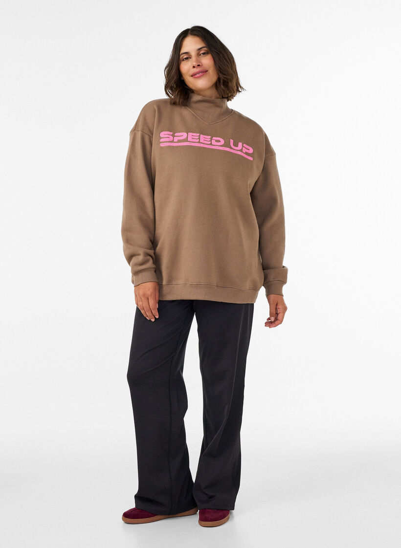 Genser med h&oslash;y hals og sporty motiv p&aring; forsiden, Brun, Model image number 1