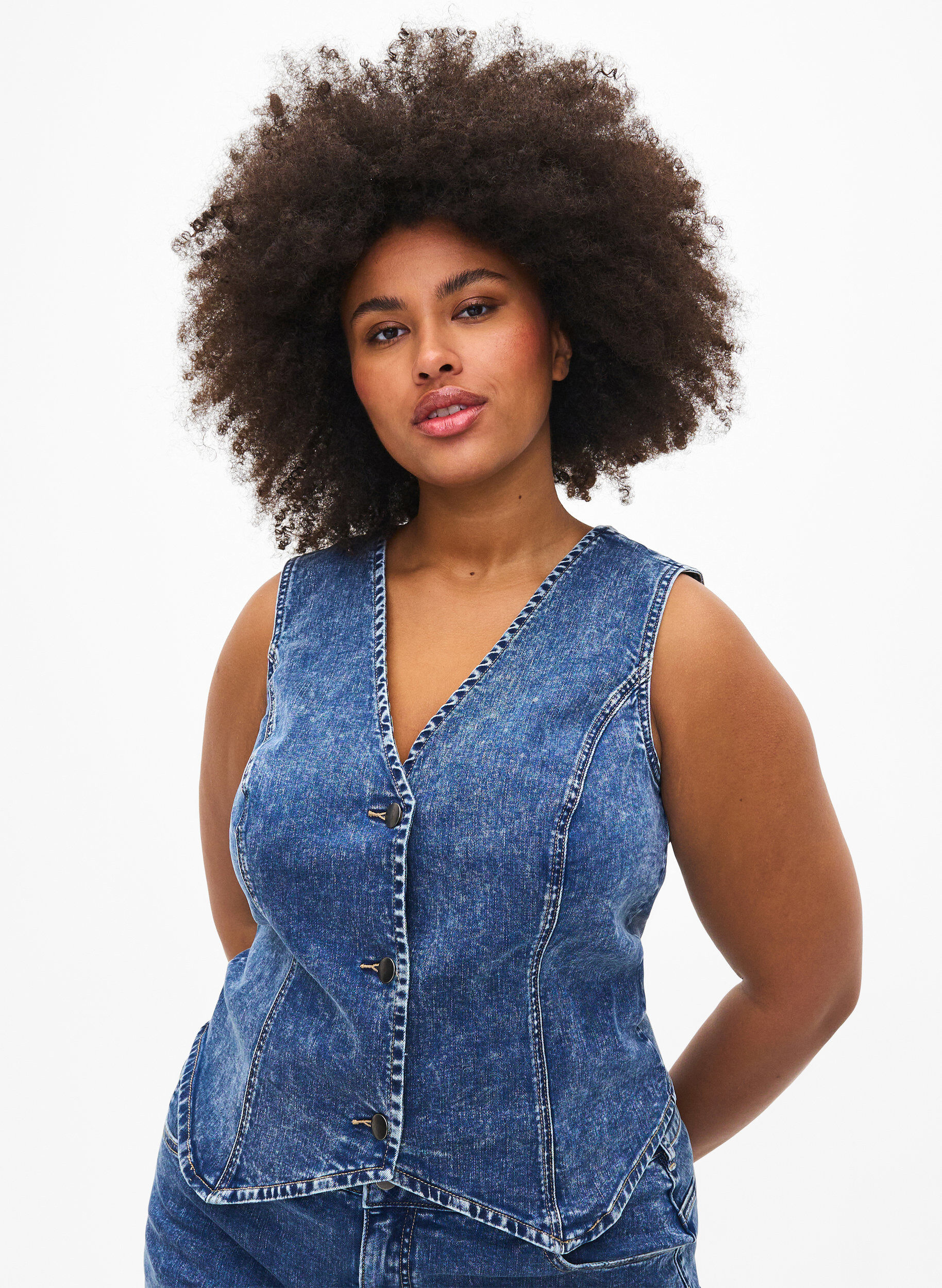 Zizzi Denimvest med smal passform, med knapper, Blue Denim, Model image number 0