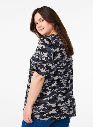 Zizzi T-skjorte med TENCEL™ Lyocell og striper, Grå, Model image number 2