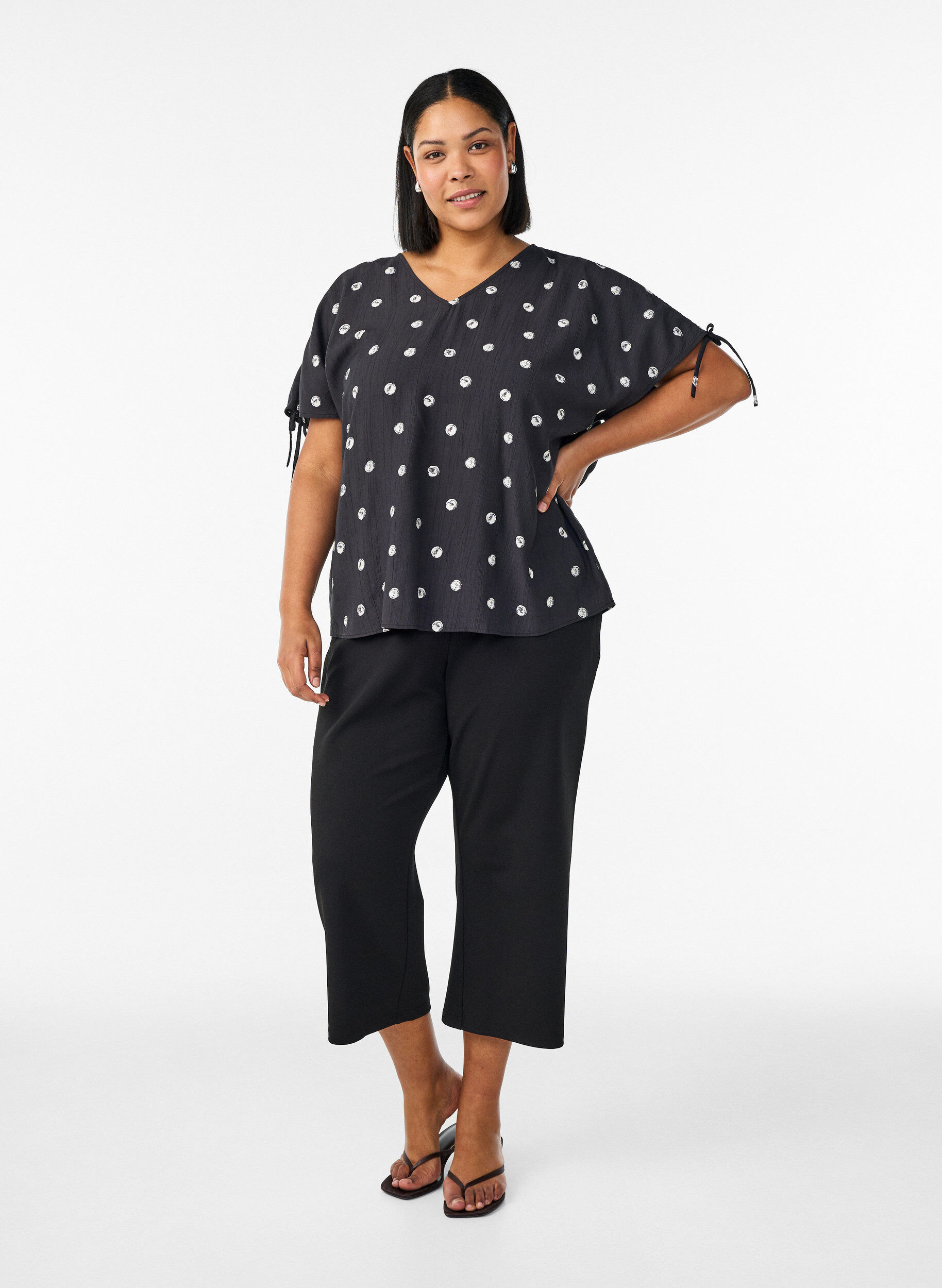 Zizzi 7/8-bukser med l&oslash;s passform, Svart, Model image number 1