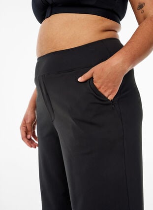 Zizzi Trendy treningsbukser med en lett utsving, Svart, Model image number 4