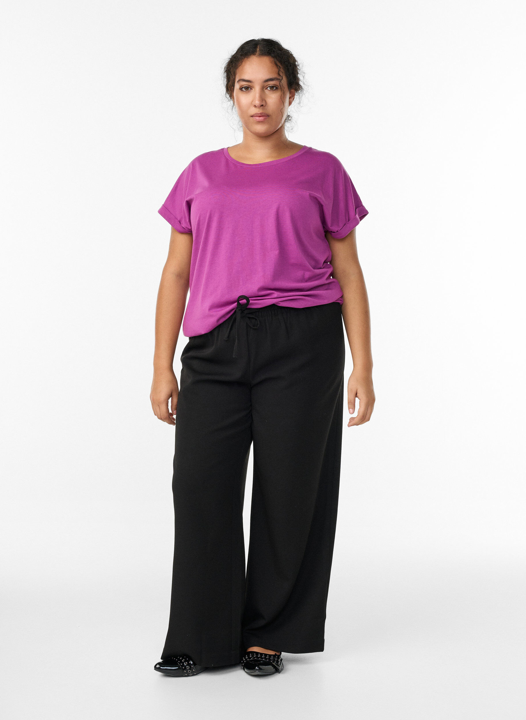 Zizzi Kortermet t-skjorte i en bomullsblanding, Lilla, Model image number 1