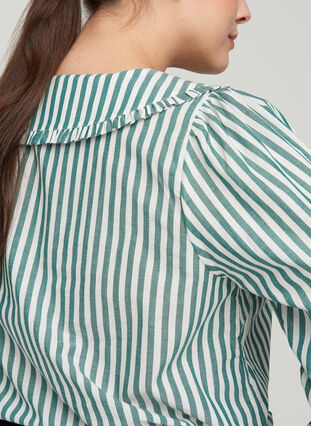 Stripete skjorte i bomull, Green Stripe , Model image number 2