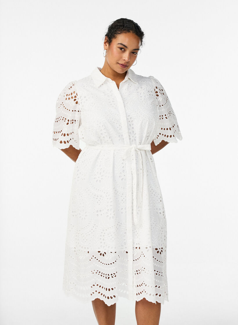 Skjortekjole i broderie anglaise med knytebelte, Hvit, Model image number 0