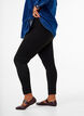 Viscose-leggings med knappdetaljer, Svart, Model image number 2