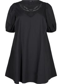 Kort kjole med blondedetaljer, Black Kort kjole med blondedetaljer